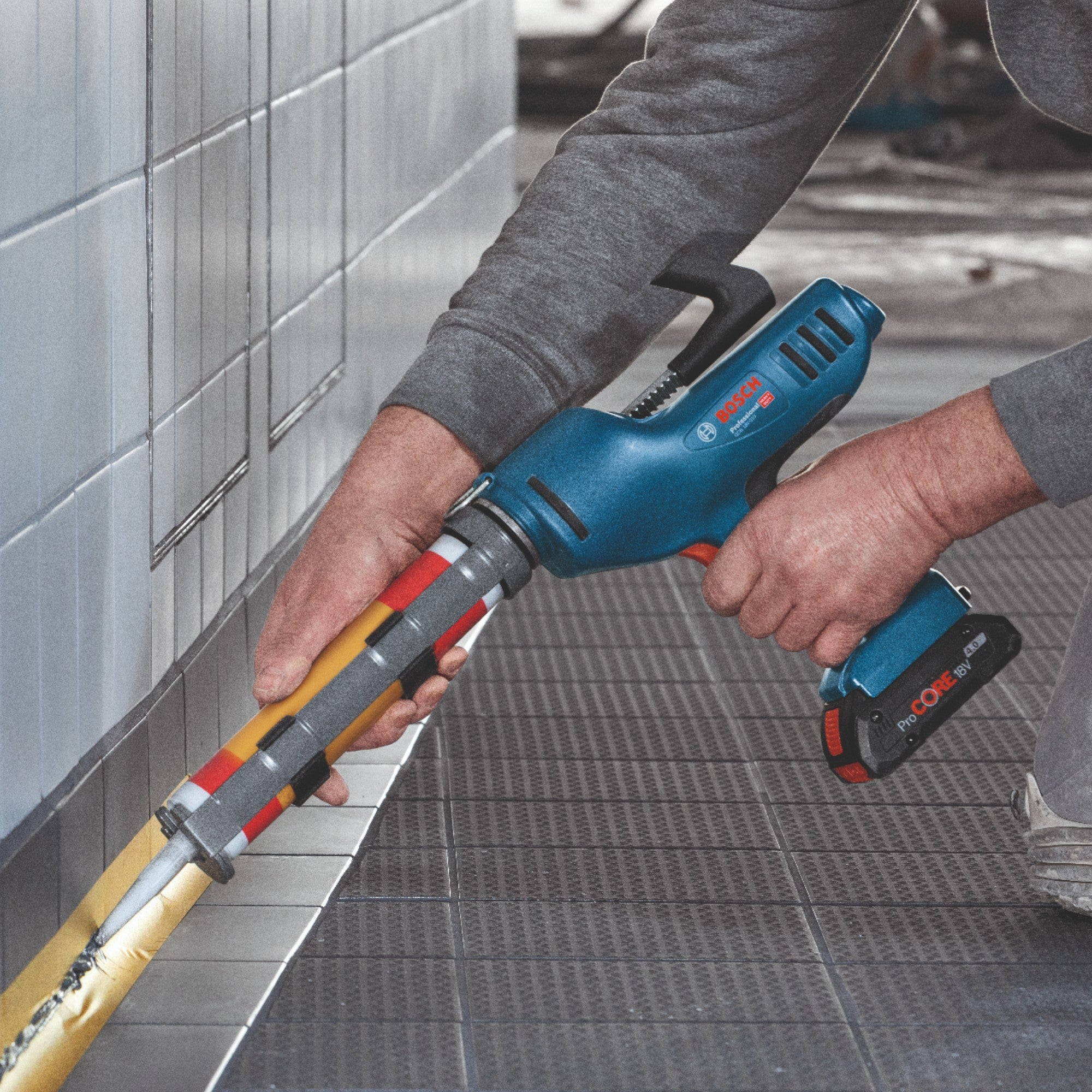 Bosch GCG 18V 310 Professional Akku Kartuschenpresse 18 V 310 ml 3 5 kN 1x Akku 2 0 Ah ohne Ladegeraet 4 - toolbrothers
