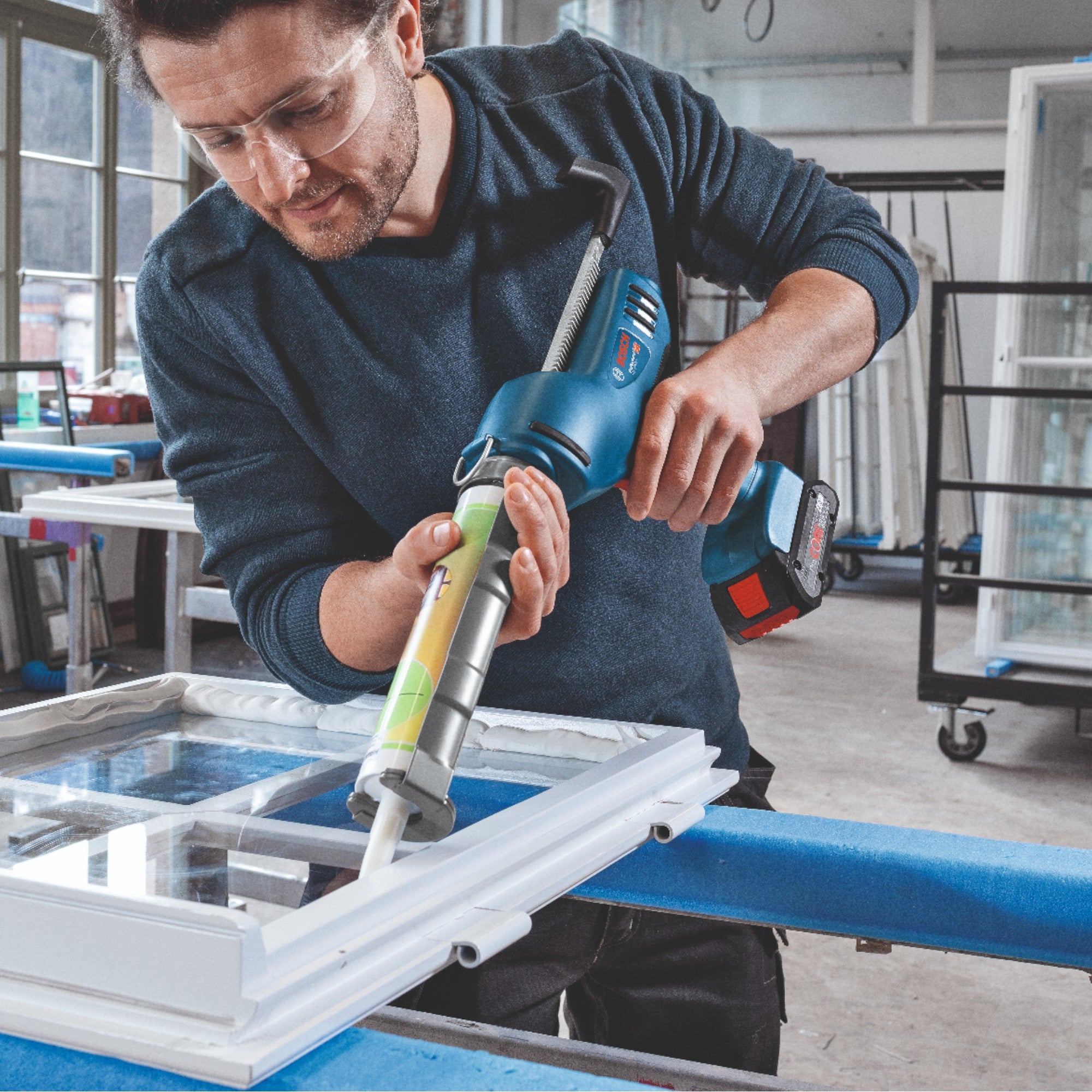 Bosch GCG 18V 310 Professional Akku Kartuschenpresse 18 V 310 ml 3 5 kN 2x Akku 2 0 Ah Ladegeraet 4 - toolbrothers