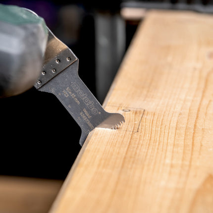 Akumulatorowe narzędzie wielofunkcyjne Metabo PowerMaxx MT 12 12 V + akumulator 2x 2,0 Ah + ładowarka + 18-częściowy zestaw akcesoriów szlifierskich + metaBOX 145 ( 613089510 )