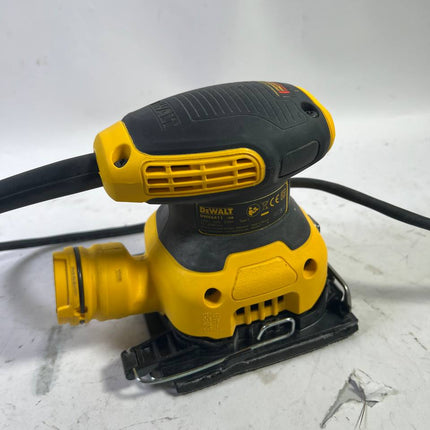 DeWalt DWE 6411 QS Schwingschleifer 230 Watt Klettfix 108 x 115 mm Staubsack Gebraucht 2 - toolbrothers