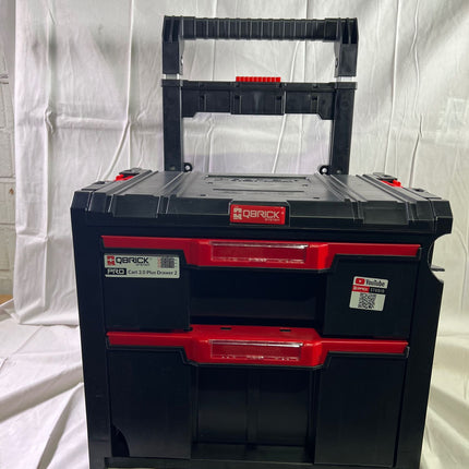 Qbrick System PRO Cart 2 0 Plus Drawer 2 mobile Box auf Raedern 520 x 415 x 660 mm 9 5 l 12 l abnehmbarer Doppelteleskopgriff Beschaedigt 0 - toolbrothers