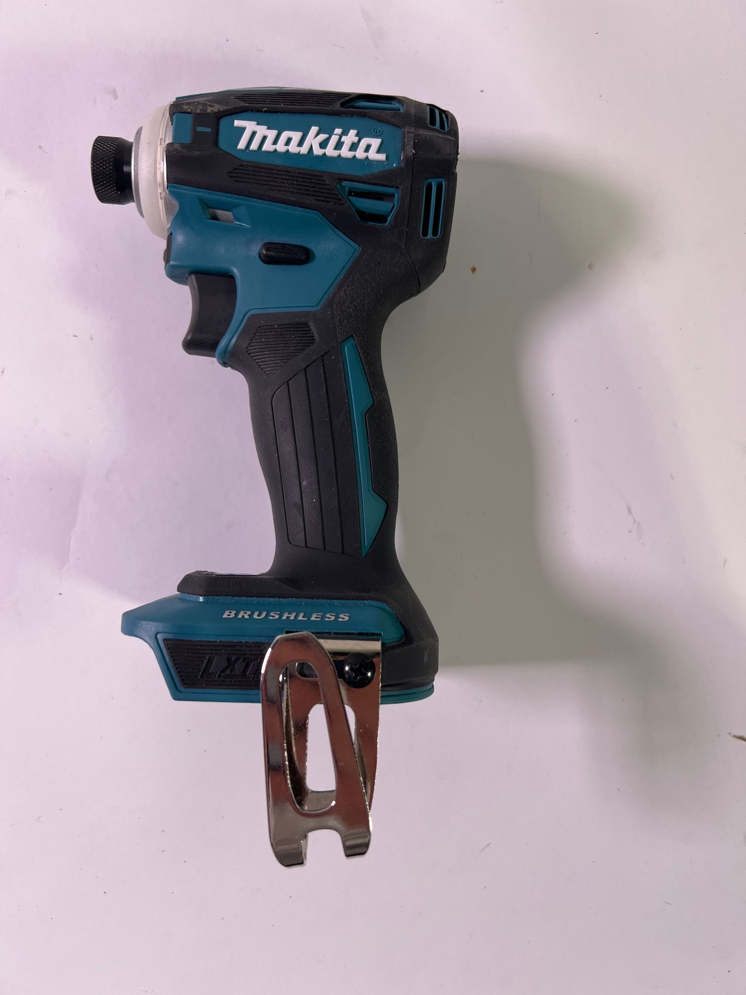 Makita DTD 172 Z Akku Schlagschrauber 18 V 180 Nm 1 4 Brushless Solo ohne Akku ohne Ladegeraet Leicht Gebraucht 0 - toolbrothers