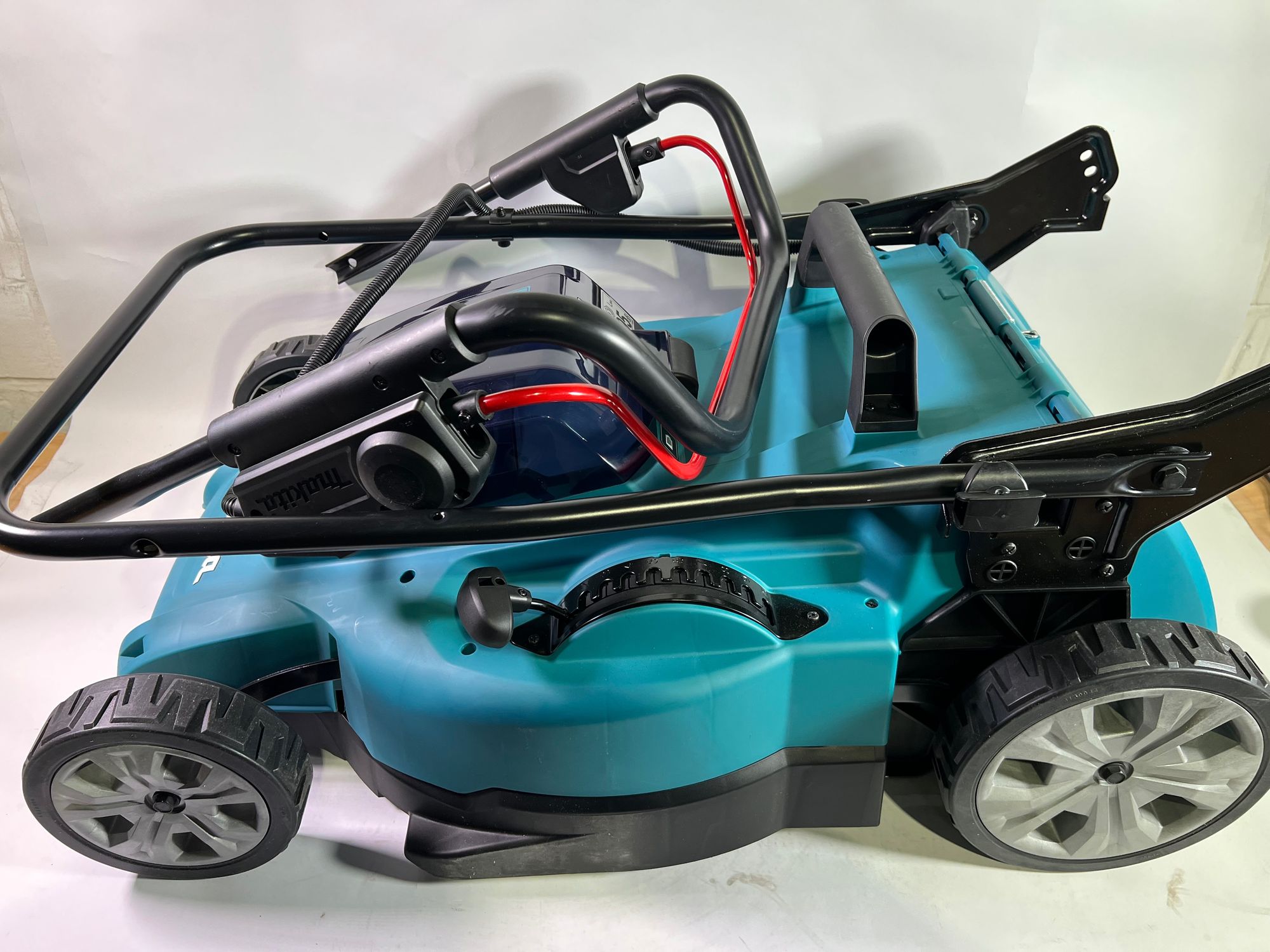 Makita DLM 480 Z Akku Rasenmaeher 36 V 2x 18 V 48 cm 62 l Solo ohne Akku ohne Ladegeraet OVP Beschaedigt 0 - toolbrothers