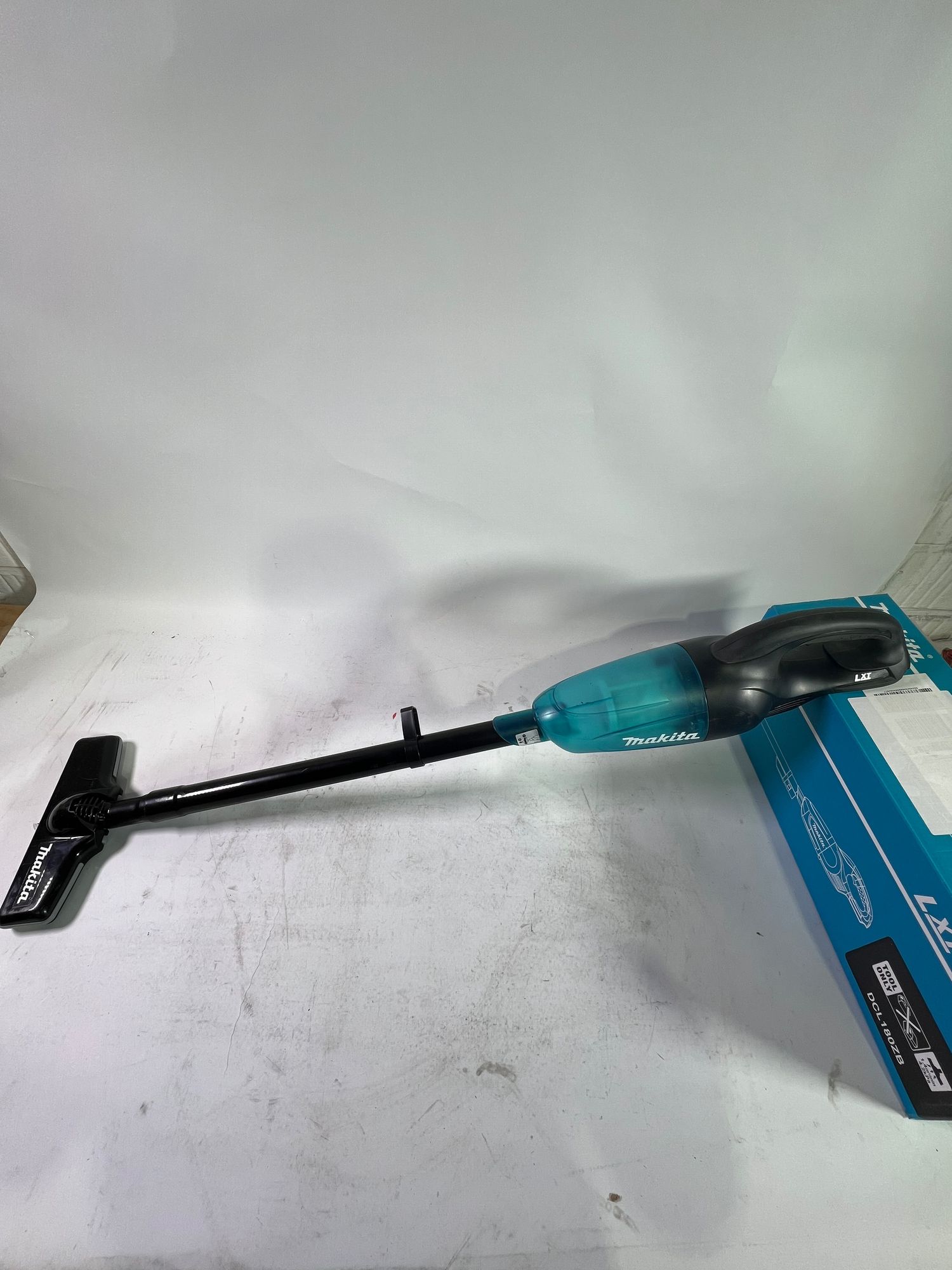 Makita DCL 180 ZB Akku Staubsauger 18 V Schwarz Solo ohne Akku ohne Ladegeraet Reparaturgeraet 2 - toolbrothers