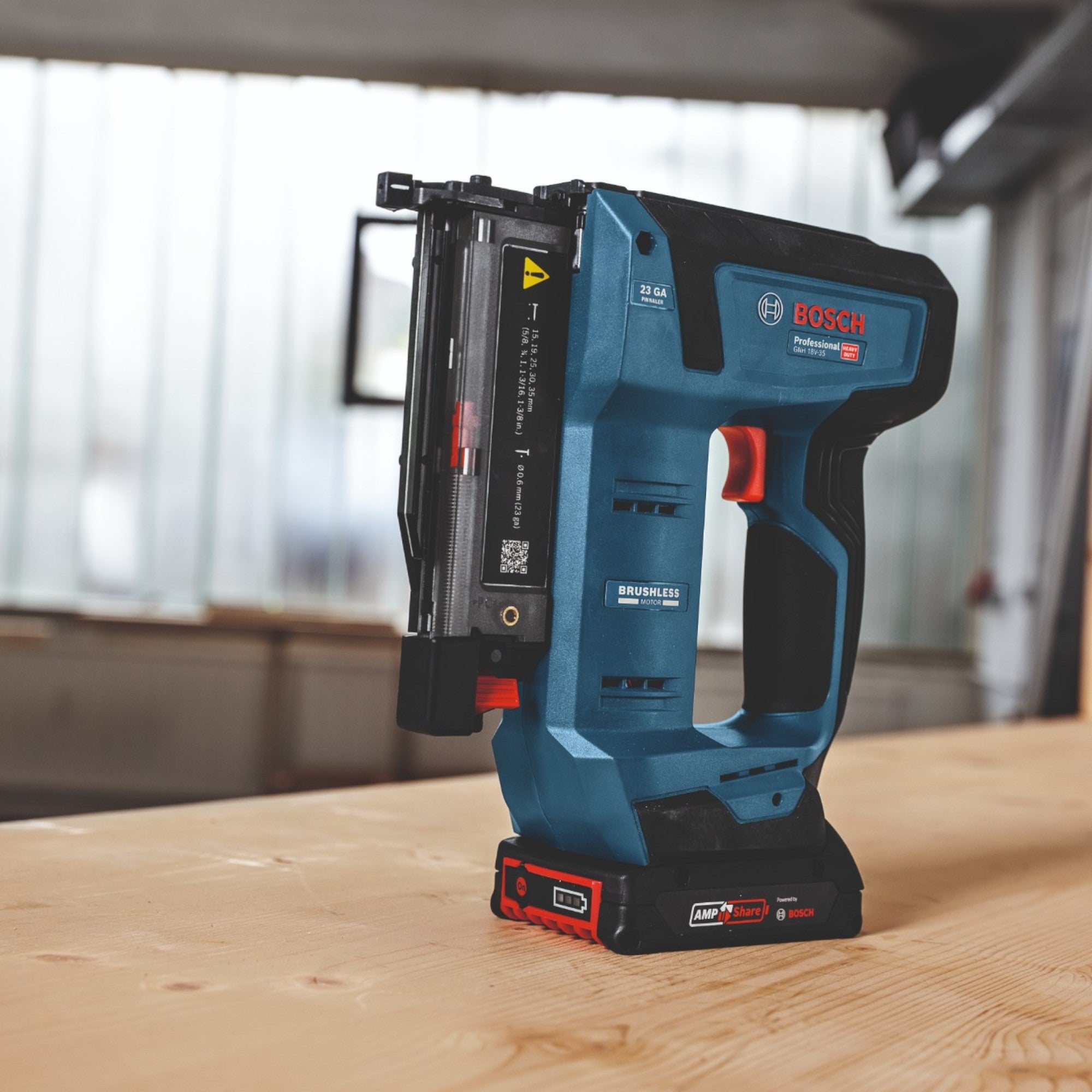 Bosch GNH 18V 35 Akku Holznagler 18 V 0 6 x 15 35 mm Brushless 2x Akku 2 0 Ah Ladegeraet 4 - toolbrothers