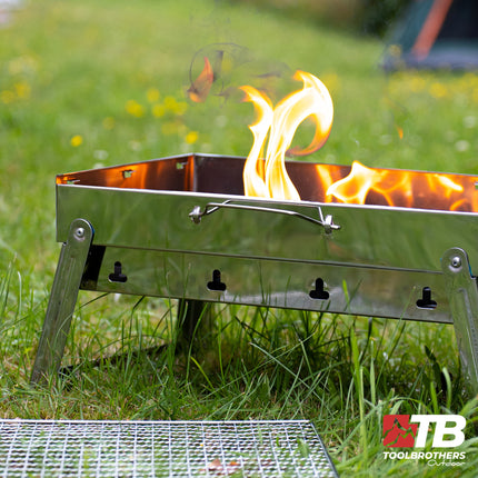 Toolbrothers Outdoor przenośny grill węglowy ze stali nierdzewnej do montażu bez użycia narzędzi 43 x 29 x 23 cm srebrny + sztućce do grilla, rękawice do grilla i przegródki do grilla 8 szt.