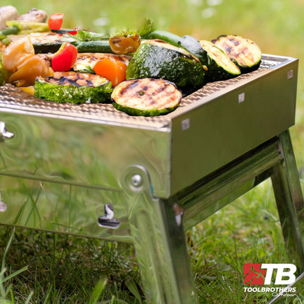 Toolbrothers Outdoor przenośny grill węglowy ze stali nierdzewnej do montażu bez użycia narzędzi 43 x 29 x 23 cm srebrny + sztućce do grilla, rękawice do grilla i przegródki do grilla 8 szt.