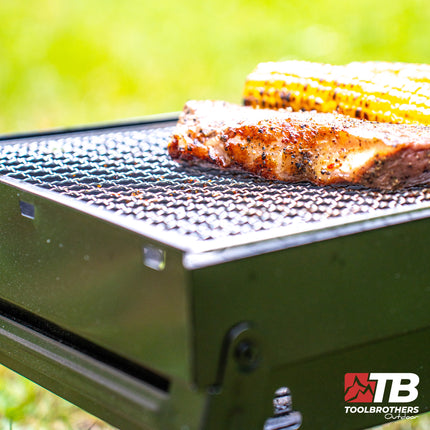 Toolbrothers Zewnętrzny przenośny zestaw do grillowania na węglu drzewnym do montażu bez użycia narzędzi 43 x 29 x 23 cm czarny + sztućce do grillowania, rękawice do grillowania i przegródki do grillowania 8 szt.